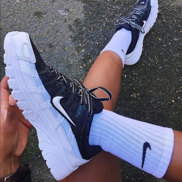 NWT Nike P-6000 black sneakers - Picture 3 of 9